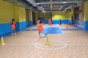 小学生篮球训练课视频讲解